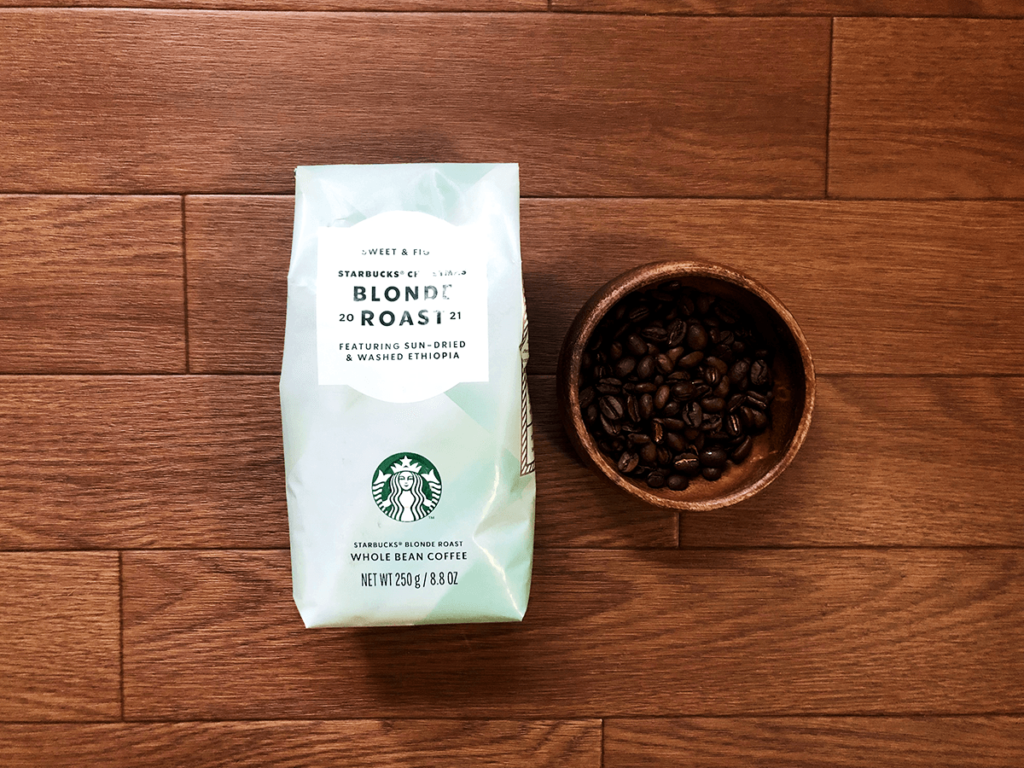 スターバックス クリスマス ブロンド ロースト 2021年 パッケージ 表面 季節限定